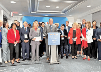 Trump está dispuesto a negociar aranceles; baja tensión con Canadá