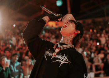 Natanael Cano menciona a El Mencho durante concierto