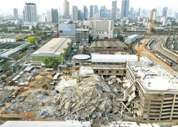 Obrero se salva en el terremoto en Myanmar, pero su hermano y amigos quedan atrapados