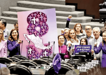 Legisladoras dedican sesiones al 8M; exigen un México equitativo