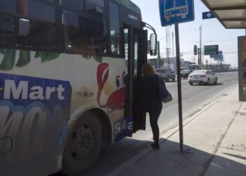 Un hombre se pasó de la raya en transporte de NL; reacción de pasajeros