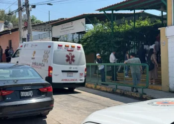 Estudiantes de secundaria en Veracruz sufren insolación