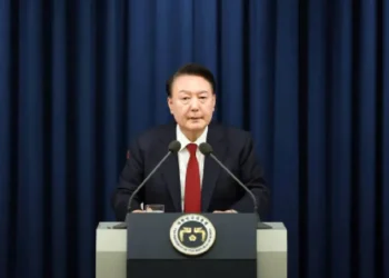 Destituyen a presidente de Corea del Sur tras declarar la ley marcial