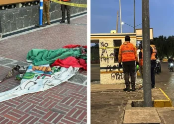 Encapuchados realizan destrozos en la UNAM y prenden fuego a la bandera nacional