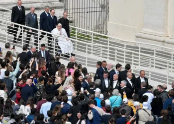 El Papa Francisco sorprende en la Plaza de San Pedro