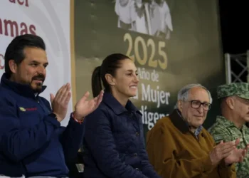 Sheinbaum analiza reposición de medicamentos