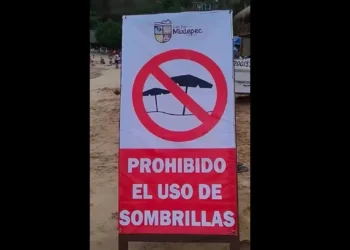 Aclaran en Oaxaca que está prohibido el uso de sombrillas en playas