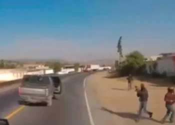 Trailero frustra asalto en carretera de Puebla