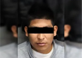 40 años de cárcel a hombre por exhibir material pornográfico a menor