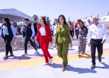 Entrega Libia Dennise pavimentación del Bulevar Aureola y Bulevar Campos Otoñales en León