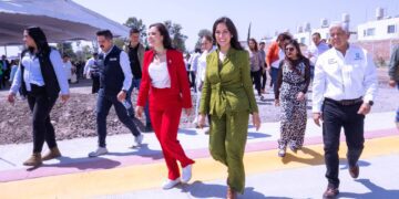 Entrega Libia Dennise pavimentación del Bulevar Aureola y Bulevar Campos Otoñales en León