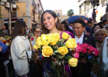 Gobernadora festeja el Día de las Flores y entrega galardones a guanajuatenses distinguidos