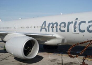 Pasajero “poseído” se traga un rosario y agrede a tripulación