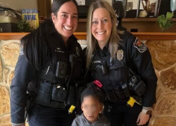 Niño llama al 911 porque su mamá se comió su helado