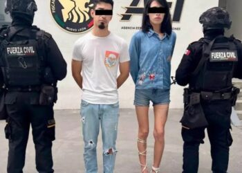 Pareja pelea en motel y los detienen por posesión de droga