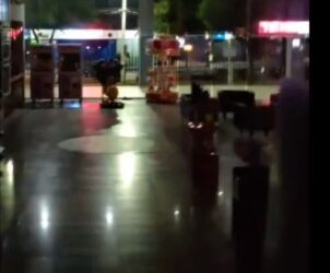 Joven queda encerrado en cine tras función