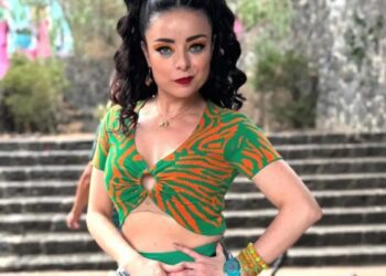 Violeta Isfel ofrece saludos personalizados por 300 pesos