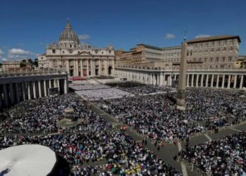 La Iglesia despide a Francisco: un adiós sencillo y lleno de fe en San Pedro