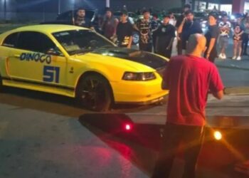 Supermercado es multado por organizar arrancones clandestinos