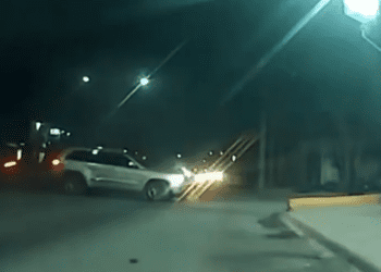 Mujer atropella a papá e hijo que viajaban en motocicleta; el menor murió al instante