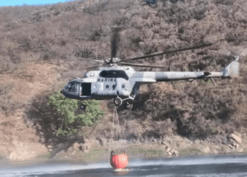 Semar ayuda a sofocar incendio forestal en Oaxaca