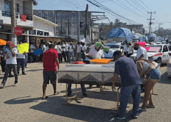 En protesta por la inseguridad, transportistas bloquean la entrada de Acapulco