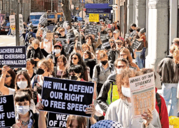 En Nueva York, universitarios marchan por el derecho a aprender