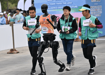 Te presentamos a ‘Tiangong Ultra’, el primer robot humanoide que cruzó la meta