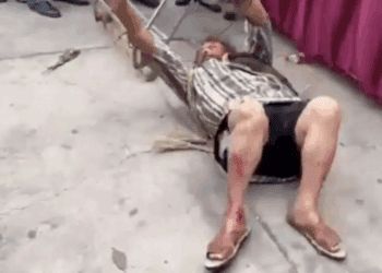 Barrabás se rompe una pierna en representación de la Pasión de Cristo