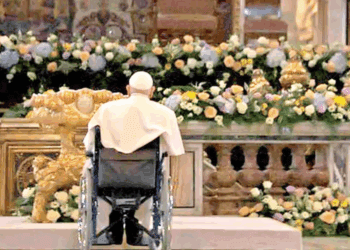 El Papa invita a compartir la esperanza de Pascua con quienes caminan en la oscuridad