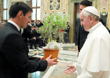 El día en que Messi se conmovió ante el Papa Francisco