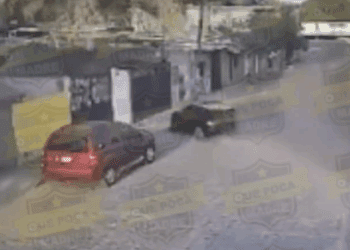 Recién gana un auto y lo estrella contra una casa en Querétaro