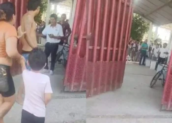 Hombre golpea a mujer frente a su hijo en Tabasco