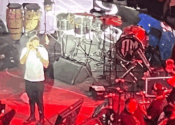 Netón Vega canta narcocorrido en Texcoco y provoca reacciones