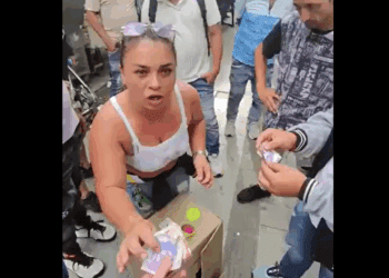 Turista cae en estafa del “juego de la bolita” en Medellín y pierde 70 mil pesos