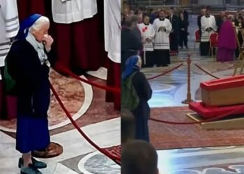 Monja amiga del papa Francisco llora frente a su féretro
