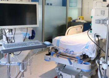 Hombre se dispara tras conflicto con su pareja en Ibiza; autoridades investigan el caso