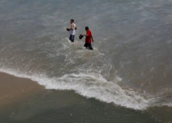 Cofepris alerta por seis playas contaminadas