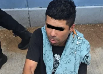 Conductor atropella y dispara a policías en Benito Juárez