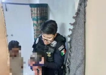 Policías salvan a recién nacido en Durango