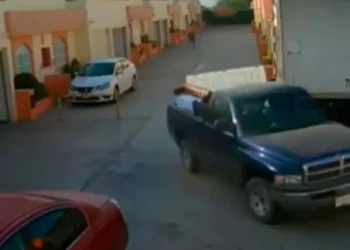 Pareja roba mobiliario de motel en San Luis Potosí