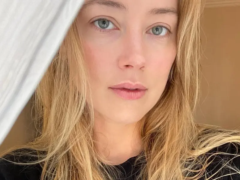 Amber Heard anuncia que se convirtió en madre