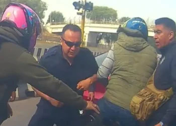 Policías del Edomex agreden a motociclistas en caseta