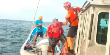 Rescatan a 8 personas que se encontraban a la deriva en Campeche