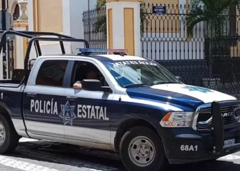Policías de Colima realizan paro laboral