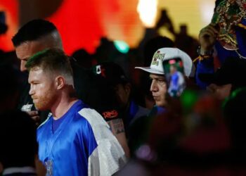 ‘Canelo’ estrena canción personalizada y celebra al ritmo de Luis R. Conriquez