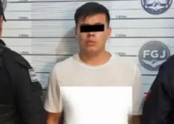 Policía acusado por asesinar a su esposa