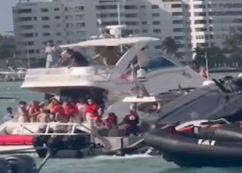 Yate de lujo se hunde con más de 30 influencers