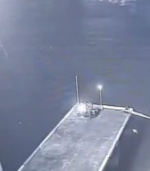 Motociclista muere tras caer al mar