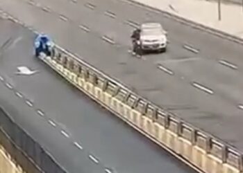 Conductor atropella asaltantes en autopista de Querétaro